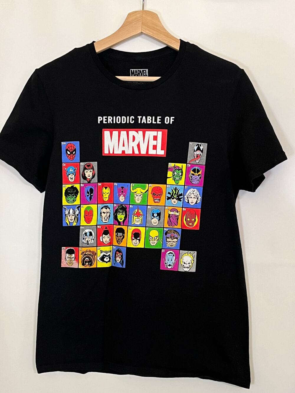 Marvel Periodic Table size S Pre-Owned in good Casual, Fandom, Pop Culture